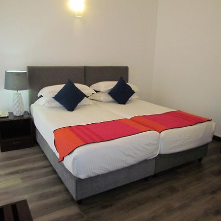 Kmc Villa Dehiwala-Mount Lavinia ภายนอก รูปภาพ